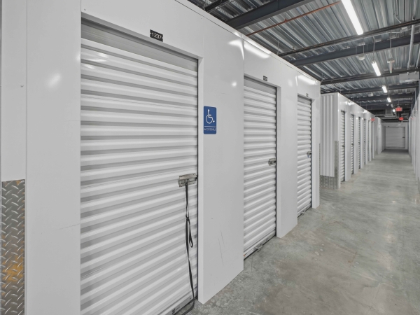 Facility photo: //images.sparefoot.com/medium/23339969cfe10b842e8.jpg