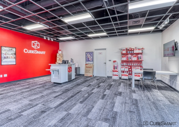 Facility photo: //images.sparefoot.com/medium/233408686f855477ab3.jpg