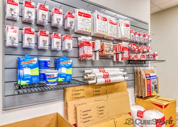 Facility photo: //images.sparefoot.com/medium/2334236881e2d6d29f2.jpg