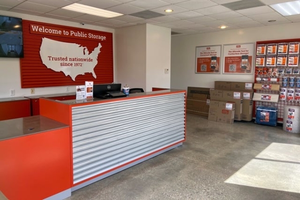 Facility photo: //images.sparefoot.com/medium/2334736877a6b14c862.jpg