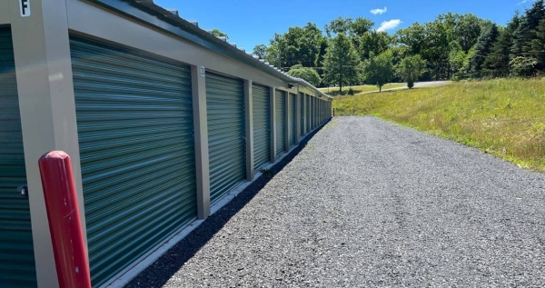 Facility photo: //images.sparefoot.com/medium/23349268b1f7881c300.jpg
