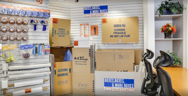Facility photo: //images.sparefoot.com/medium/233509656a681468b93.png