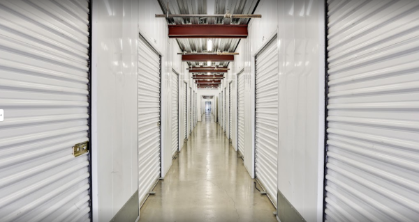 Facility photo: //images.sparefoot.com/medium/233509656a681792c31.png