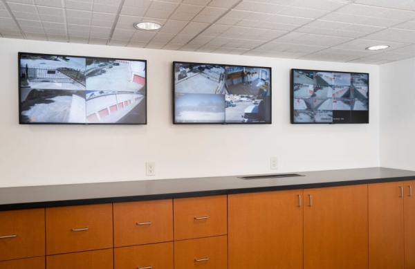 Facility photo: //images.sparefoot.com/medium/233509656a6873260bd.jpg
