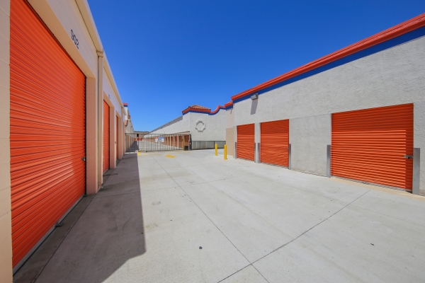 Facility photo: //images.sparefoot.com/medium/233521654026fdeb2b4.jpg