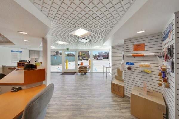 Facility photo: //images.sparefoot.com/medium/233521654028327ca0a.jpg