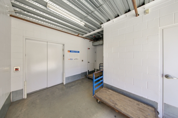 Facility photo: //images.sparefoot.com/medium/2335216540289a6836a.jpg