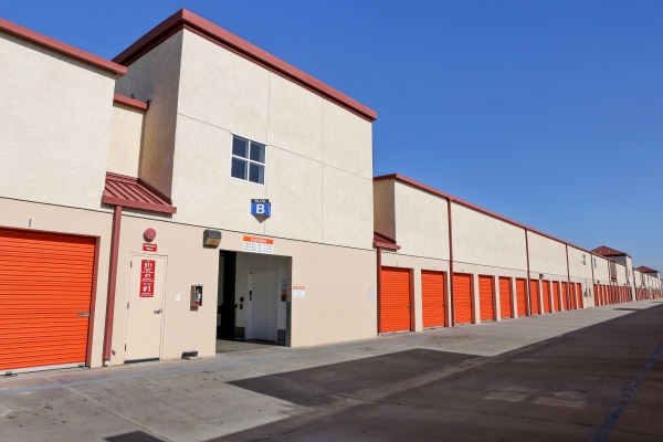 Facility photo: //images.sparefoot.com/medium/23352965403a400b55e.jpg