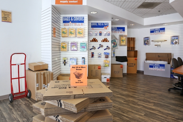 Facility photo: //images.sparefoot.com/medium/23352965403ab025080.jpg