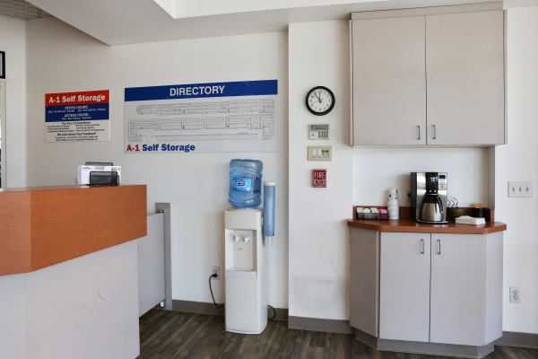 Facility photo: //images.sparefoot.com/medium/23352965403ac33ac65.jpg