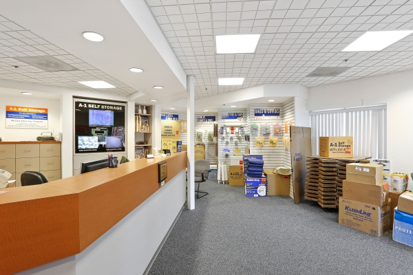 Facility photo: //images.sparefoot.com/medium/2335596568d97348069.jpg