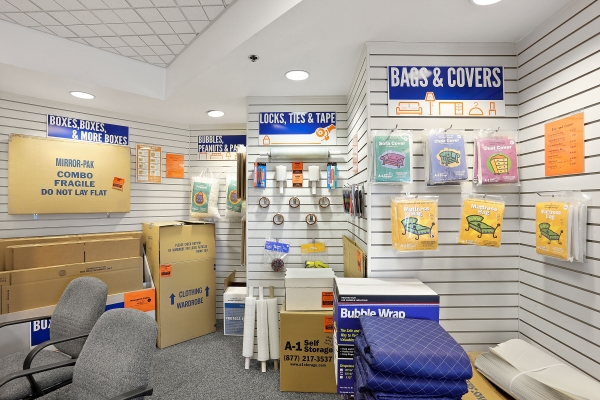 Facility photo: //images.sparefoot.com/medium/2335596568d980debf9.jpg