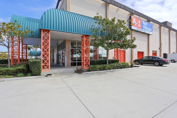 Facility photo: //images.sparefoot.com/medium/2335596568d9b2b7ba2.jpg