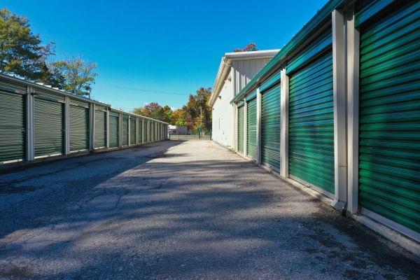 Facility photo: //images.sparefoot.com/medium/2336366876aa5b26dde.jpg