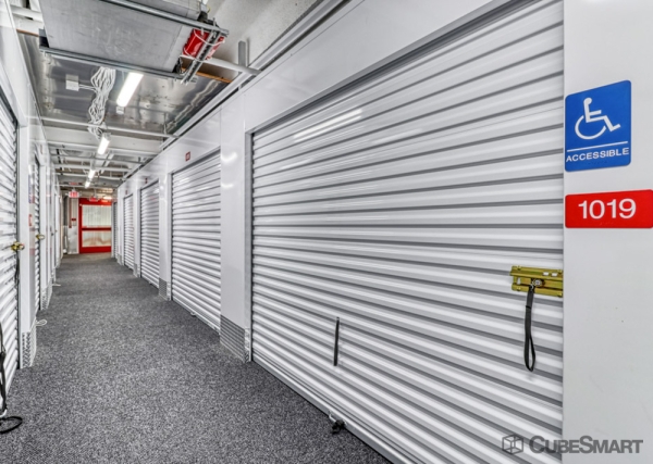 Facility photo: //images.sparefoot.com/medium/233650689469c9e7b3b.jpg