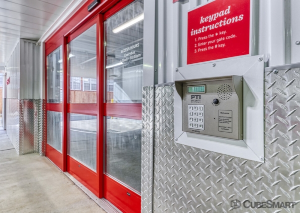 Facility photo: //images.sparefoot.com/medium/2336506989a55c835d4.jpg