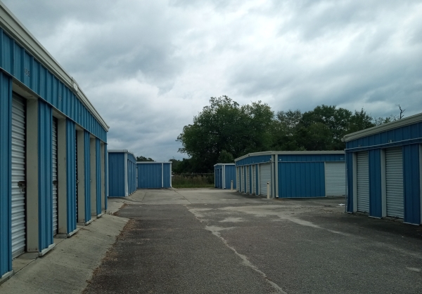 Facility photo: //images.sparefoot.com/medium/23365665394d826b0a7.jpg