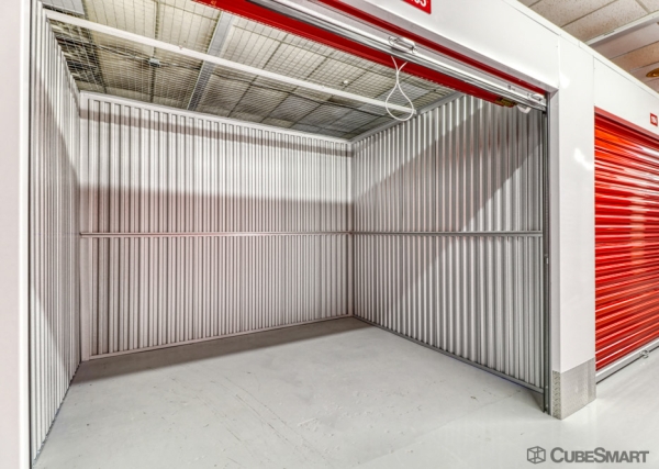 Facility photo: //images.sparefoot.com/medium/233670688343e57a598.jpg
