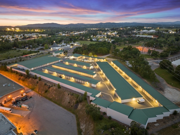 Facility photo: //images.sparefoot.com/medium/233674663b95bb84bd2.jpg