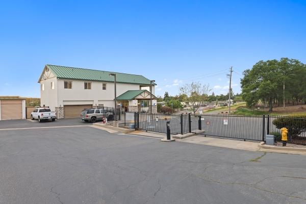 Facility photo: //images.sparefoot.com/medium/233674663b95bcee027.jpg