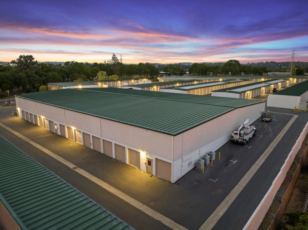 Facility photo: //images.sparefoot.com/medium/233674663b95be0db12.jpg