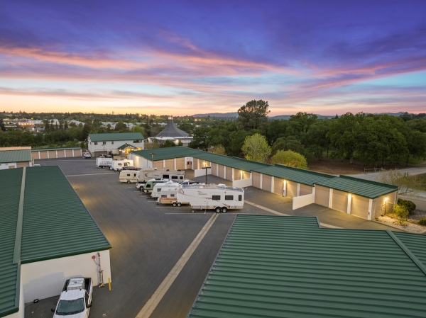 Facility photo: //images.sparefoot.com/medium/233674663b95bf50012.jpg