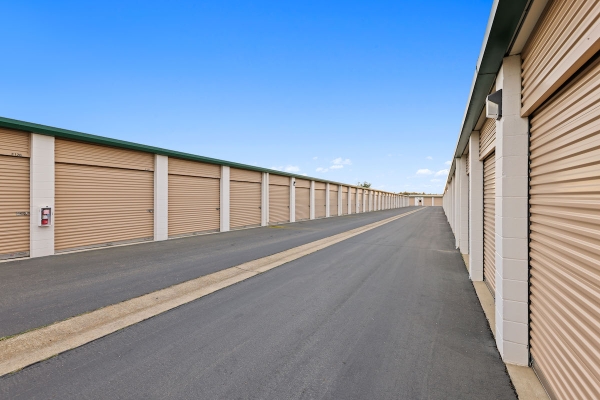 Facility photo: //images.sparefoot.com/medium/233674663b95c482269.jpg