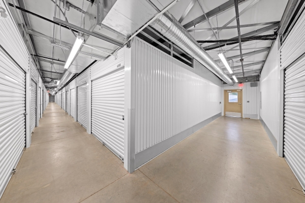 Facility photo: //images.sparefoot.com/medium/233674663b95c710051.jpg