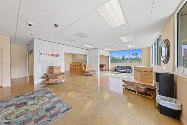 Facility photo: //images.sparefoot.com/medium/233674663b95cbc7afa.jpg