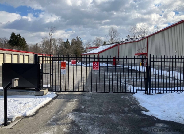 Facility photo: //images.sparefoot.com/medium/233678688b2cb456baf.jpg