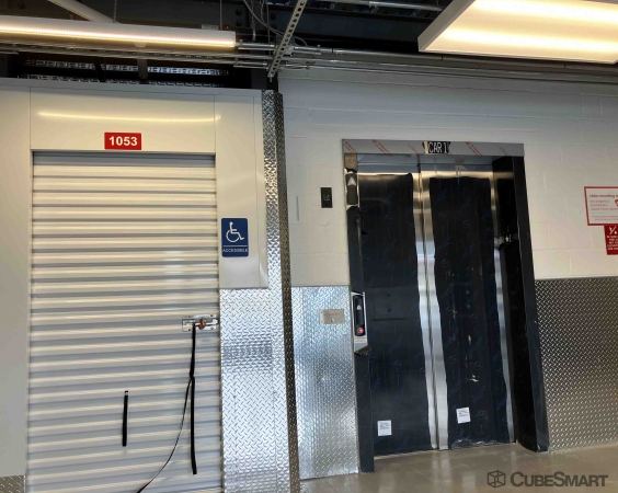 Facility photo: //images.sparefoot.com/medium/2336786890699f9fccb.jpg