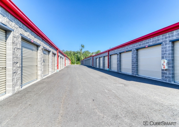 Facility photo: //images.sparefoot.com/medium/23367869fc543dae75f.jpg