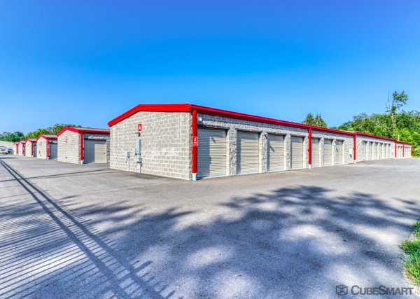 Facility photo: //images.sparefoot.com/medium/23367869fc543f6ee58.jpg