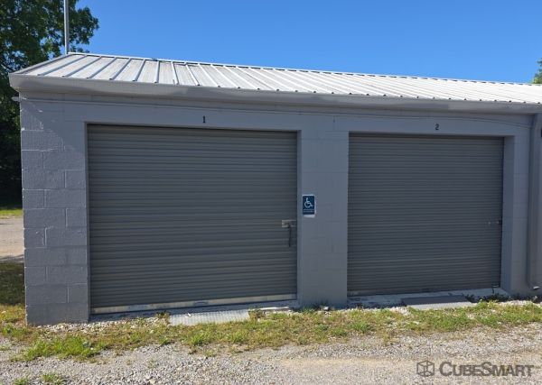 Facility photo: //images.sparefoot.com/medium/2336886883362d339c3.jpg