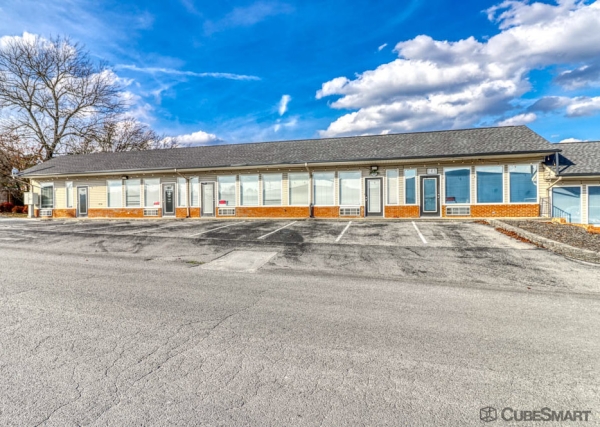 Facility photo: //images.sparefoot.com/medium/2336886943b9356dfeb.jpg