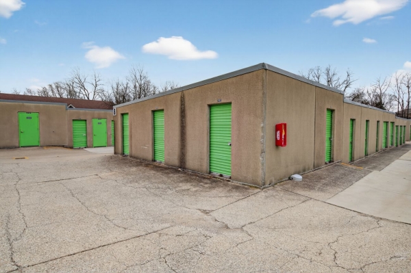 Facility photo: //images.sparefoot.com/medium/233731699430d47f40d.jpg