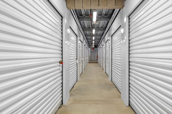 Facility photo: //images.sparefoot.com/medium/2337346994325fcd0f7.jpg