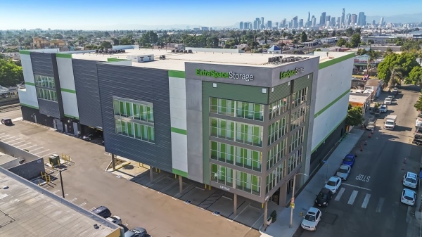 Facility photo: //images.sparefoot.com/medium/2337346994326095f10.jpg