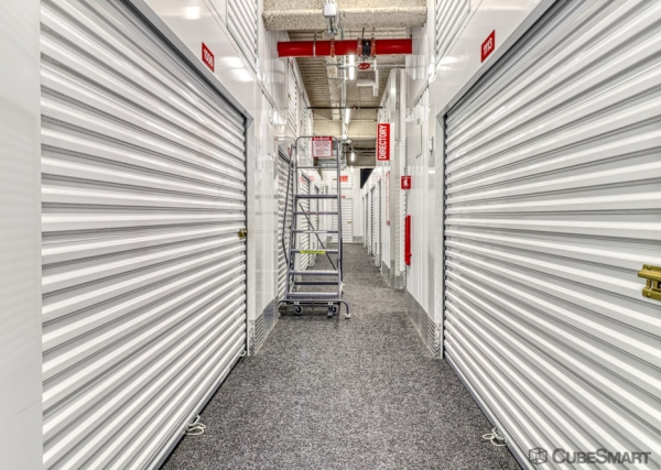 Facility photo: //images.sparefoot.com/medium/23377368906984516d5.jpg