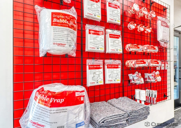 Facility photo: //images.sparefoot.com/medium/23377368a830d1e38b5.jpg