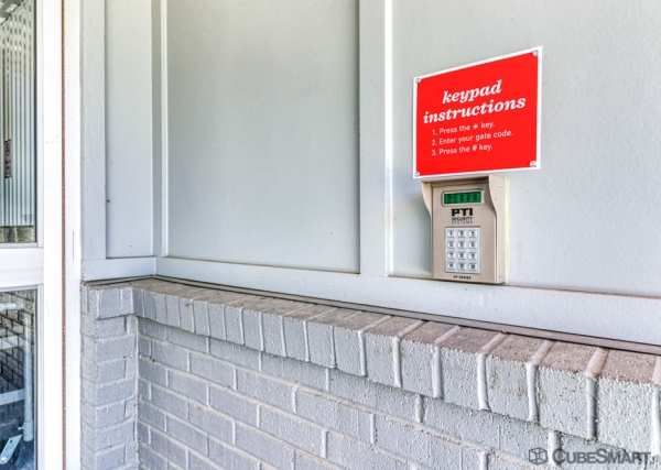 Facility photo: //images.sparefoot.com/medium/2337746880a046c2ee6.jpg