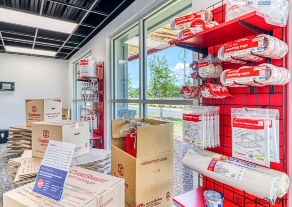Facility photo: //images.sparefoot.com/medium/2337746889d648d17d1.jpg