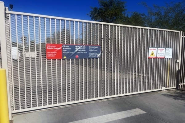 Facility photo: //images.sparefoot.com/medium/233775687b9ca44ebf6.jpg
