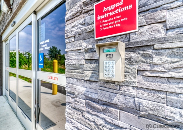 Facility photo: //images.sparefoot.com/medium/2338096943bd519328a.jpg