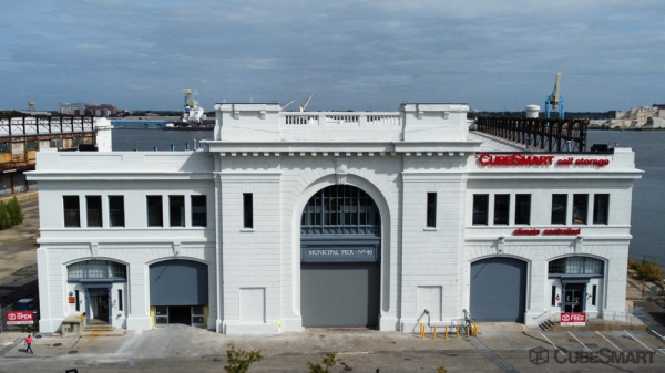 Facility photo: //images.sparefoot.com/medium/23381069df579a98744.jpg