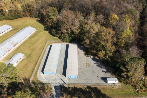 Facility photo: //images.sparefoot.com/medium/233842698535006189b.jpg