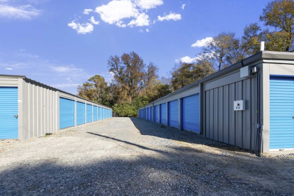 Facility photo: //images.sparefoot.com/medium/233842698535016cf06.jpg