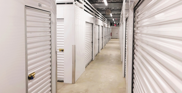 Facility photo: //images.sparefoot.com/medium/23384869cd777c9fa56.jpg