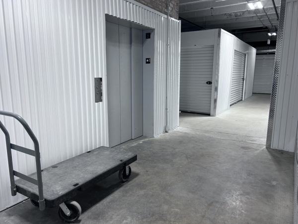 Storage Units at Pro Self Storage - 21st and Fairfield - 2724 West 21st Street
