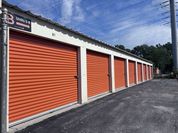 Facility photo: //images.sparefoot.com/medium/23386268d2fbe480f06.jpg